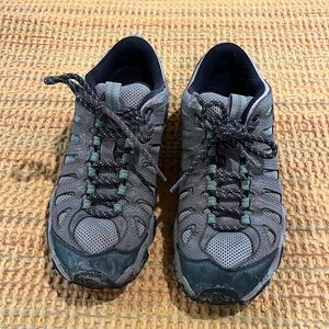 Oboz low top hiking shoes